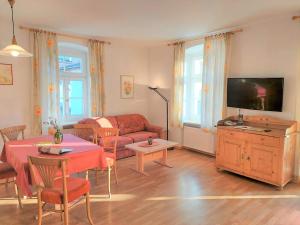 TV a/nebo společenská místnost v ubytování Residence Zum Theater