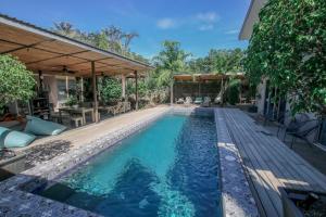 Bazén v ubytování Tamarindo Bay Boutique Hotel Studios & Suites - Adults Only, Self-Catering nebo v jeho okolí