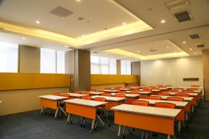 The business area and/or conference room at Holiday Inn Express Chengdu Jinniu, an IHG Hotel