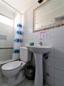 Hostal Caleta Abarca的一间浴室