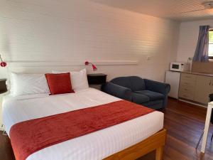 
A bed or beds in a room at Seaview Holiday Park
