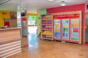 a room with two soda machines in a store at Domus Hotel Torre - Canaã dos Carajás in Canaã dos Carajás
