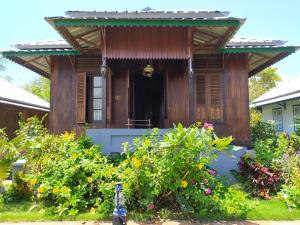 Gallery image of Rock and Wreck Dive Resort in Tanjungbinga