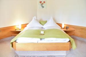 Postel nebo postele na pokoji v ubytování Hotel dasZimmermann