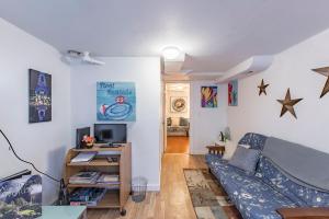 a living room with a blue couch and a tv at Seattle Urban Village- Unit B- Lago Vista- Lake Union- Sleeps 6 in Seattle