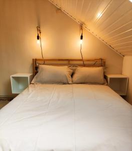 Postel nebo postele na pokoji v ubytování Lacs de l'eau d'heure Chez Oma + 8 fotografií