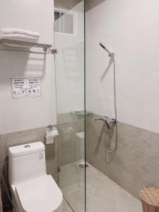 Koupelna v ubytování Tuyet Son Hotel