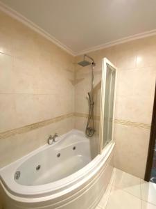 A bathroom at A CALZADA
