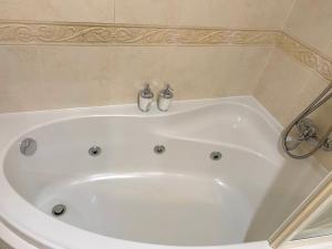 A bathroom at A CALZADA