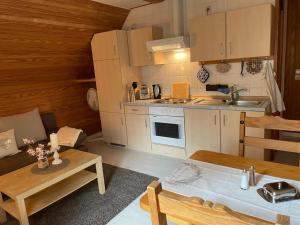 a kitchen and a living room with a table at Ferienwohnung Ram in Hermannsburg
