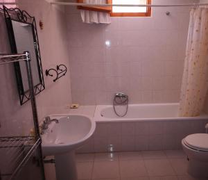 a bathroom with a tub and a sink and a toilet at Casa Adriana in Alghero +10 photos