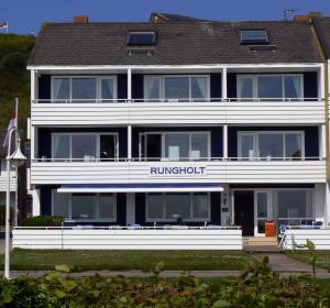 a white building with the ringerhof written on it at Rungholt in Helgoland