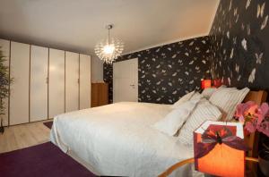Posteľ alebo postele v izbe v ubytovaní Beach apartment Butterfly with sea view