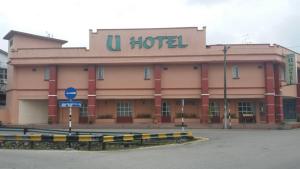a large pink hotel with a sign on it at U HOTEL in Skudai