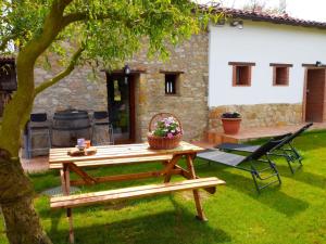 A garden outside El llagar - Sagasta Rural Oviedo