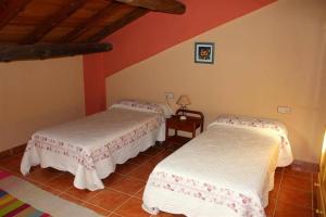 A bed or beds in a room at Casa Rural La Paloma - Zamora