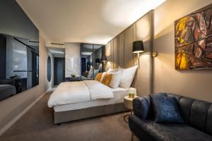 Een bed of bedden in een kamer bij Grand Hotel Adriatic
