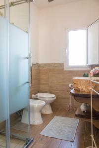 A bathroom at Il Trullo di Heidi