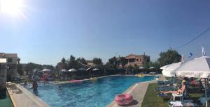 Bazén v ubytování Monika Hotel Sidari nebo v jeho okolí
