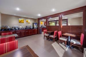Χώρος καθιστικού στο Comfort Inn Grand Island North