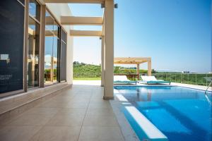 een zwembad in het midden van een gebouw bij Luxury 6-Bedroom Villa With Private Pool- Villa Prigipessa in Chania +65 foto's