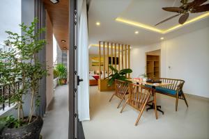 a dining room with a table and chairs at Tam Hong Phuc Homestay Hoi An in Hoi An