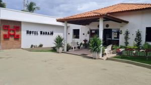 a white building with a sign that reads hotel honolulu at Hotel Marajó - Turismo de Experiência in Soure