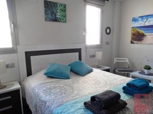 A bed or beds in a room at Apartamento Bella Vista - Aqua Nature La Mata Még 36 kép