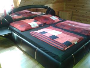 מיטה או מיטות בחדר ב-Ranczo Pobierowo