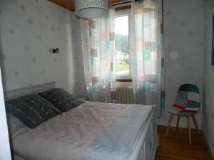 Ένα ή περισσότερα κρεβάτια σε δωμάτιο στο la berlie du jura