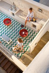 two women sitting on the floor of a house at La Casa Dell'Arancio in Favignana