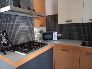 Virtuvė arba virtuvėlė apgyvendinimo įstaigoje Home Scalzi 18