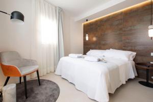 Postel nebo postele na pokoji v ubytování Hotel 1877 Sensaciones & SPA ADULTS ONLY