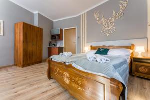 a bedroom with a bed with towels on it at Willa Zakopiańczyk in Zakopane