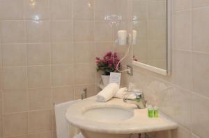Koupelna v ubytování Hotel La Perla