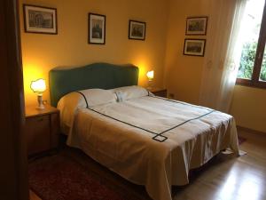 Posteľ alebo postele v izbe v ubytovaní Villa in Private Estate,shared Pool,parking,3km to Ponte Vecchio