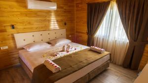 Postel nebo postele na pokoji v ubytování MARTI BUNGALOW
