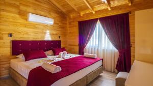 Postel nebo postele na pokoji v ubytování MARTI BUNGALOW