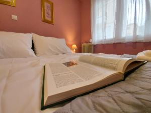 A bed or beds in a room at "Vasiliki" Home