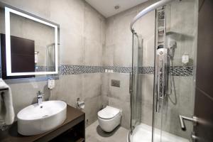 Vannituba majutusasutuses Garnet Hotel & Event Centar