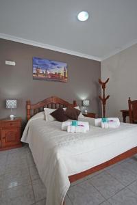 a bedroom with a large bed with towels on it at Río Hotel in Río Colorado