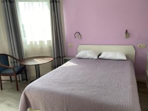 Postel nebo postele na pokoji v ubytování Hôtel Les Acteurs