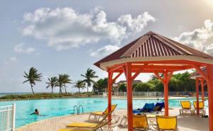 Gallery image of Studio Mojito vue mer av cuve eau et accès plage et piscine ANSE DES ROCHERS in Saint-François