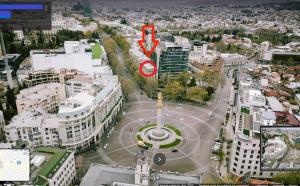 una vista aérea de una ciudad con una x roja en Piano Foyer Apartments at City Center en Tiflis