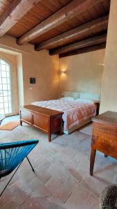 a bedroom with a bed and a desk in a room at IL BORGO DI ROCCA CALASCIO in Calascio