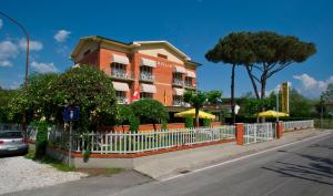 Foto dalla galleria di Hotel Versilia a Lido di Camaiore