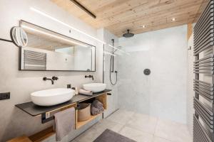 Kúpeľňa v ubytovaní s'Hoamatl Dorfkrug Appartements