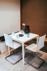 a white table and chairs with bowls on it at BenB de Buutnboer in Rouveen +8 photos