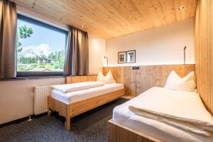 Posteľ alebo postele v izbe v ubytovaní s'Hoamatl Dorfkrug Appartements