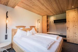 Posteľ alebo postele v izbe v ubytovaní s'Hoamatl Dorfkrug Appartements